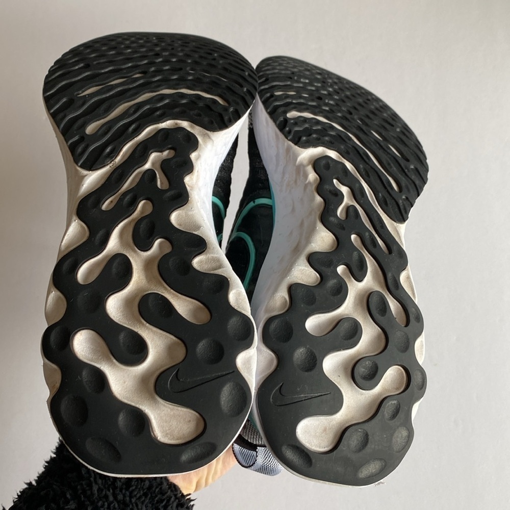 Nike Flyknit react sneaker shoes women’s 6.5 barely worn - Picture 4 of 10